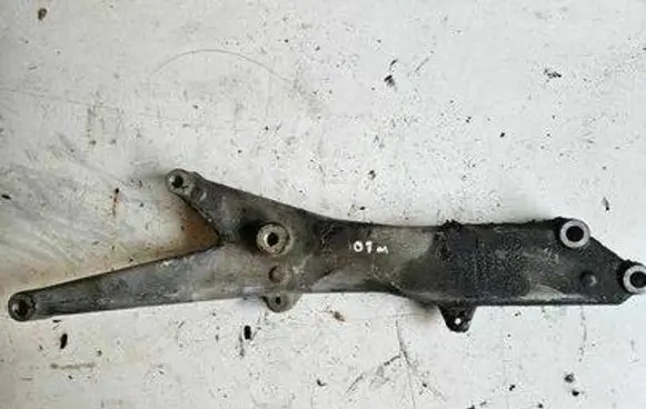 Volvo XC90 Engine mounting bracket 6G9N6028AB