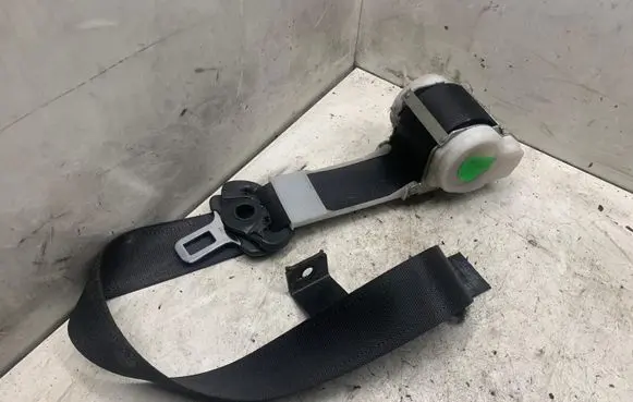 Opel Vectra C Front seatbelt 2046718978