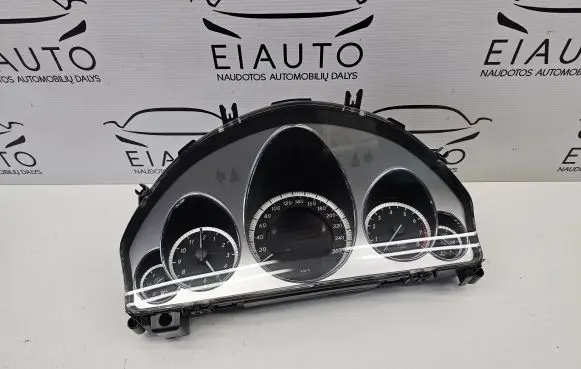 Mercedes-Benz E W212 Speedometer (instrument cluster) A2125409647 A2125401448 A2044423021