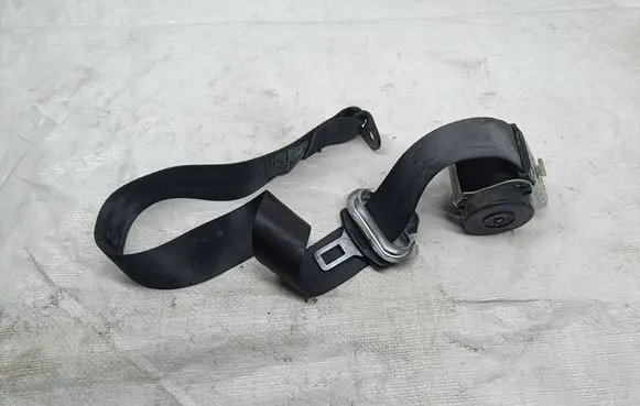 Skoda Yeti (5L) Rear seatbelt 5L6857447 615180800B