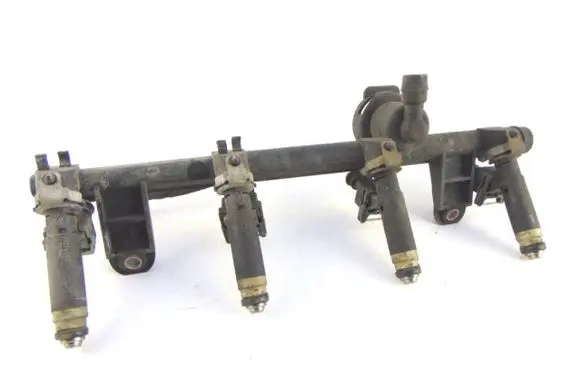 Renault Megane I Fuel injector supply line/pipe 