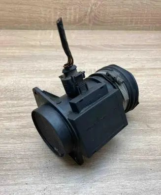 Audi A3 S3 8L Mass air flow meter LM1077 1090817