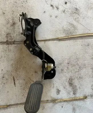 Toyota Avensis T220 Accelerator throttle pedal