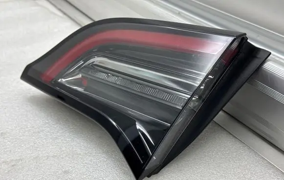 Tesla Model Y Tailgate rear/tail lights 24531802 01534202 135V43W