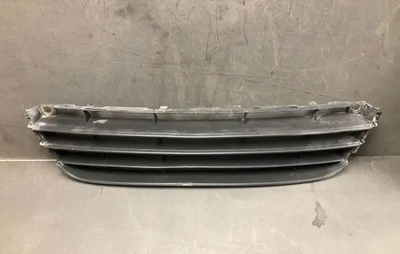 Volkswagen Touran I Front bumper lower grill 1T0853677