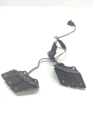 Steering wheel buttons/switches