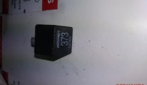 Volkswagen PASSAT B5 Other relay 8D0951253A