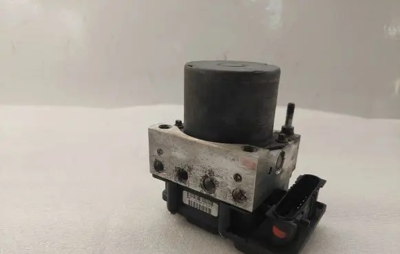Toyota Corolla Verso AR10 ABS Pump 445100F010A 440500F010 445100F010