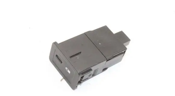 Mercedes-Benz Sprinter W907 W910 USB socket connector A2478200401