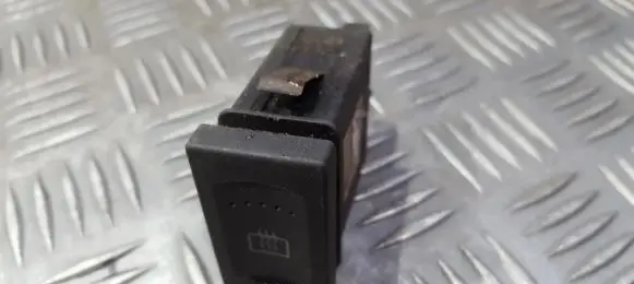 Volkswagen PASSAT B5 Windscreen/window heater switch