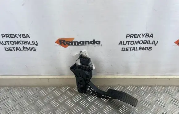 Opel Zafira C Accelerator throttle pedal 13253781