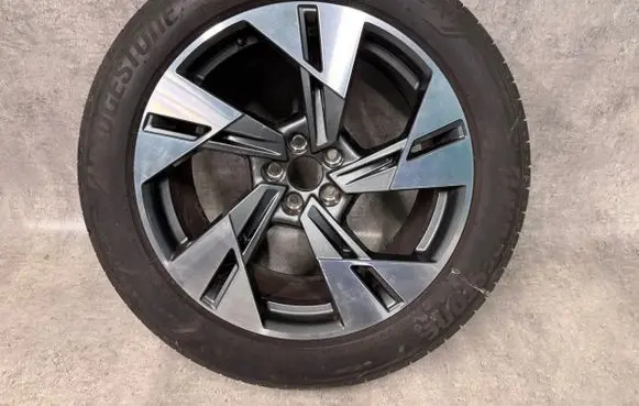 Audi Q8 e-tron R20 alloy rim 