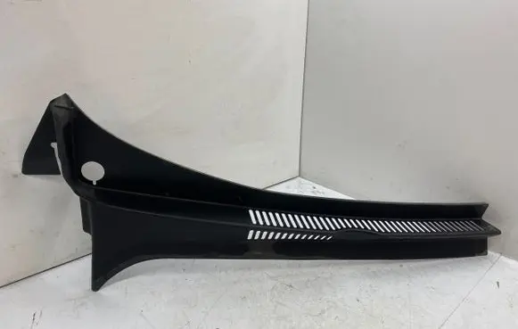 Volkswagen Golf Plus Wiper trim 5M0819404B