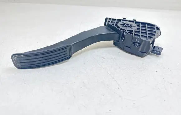 Ford Fusion II Accelerator throttle pedal 697976 D1510063406 6G9Q9F836AC