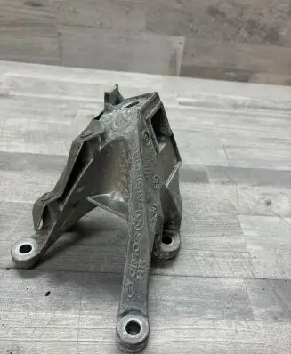 BMW 5 G30 G31 Gearbox mounting bracket 6861584 19044510