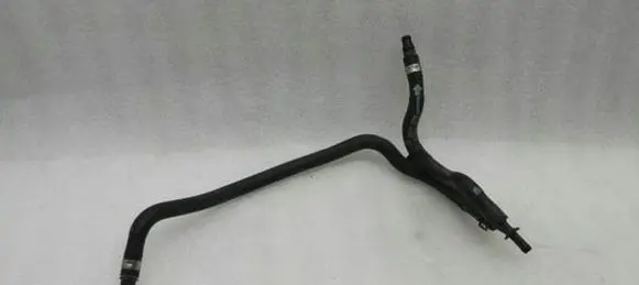 Mercedes-Benz CLS C218 X218 Engine coolant pipe/hose A2125010625