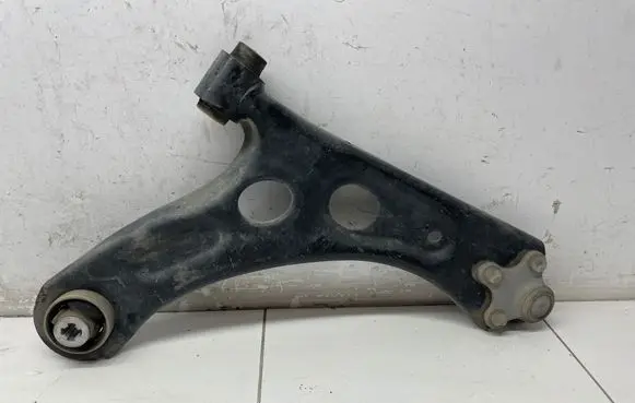 Peugeot 208 II Front lower control arm/wishbone
