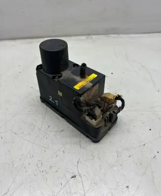 Audi A6 S6 C5 4B Central locking vacuum pump 4A0862257F