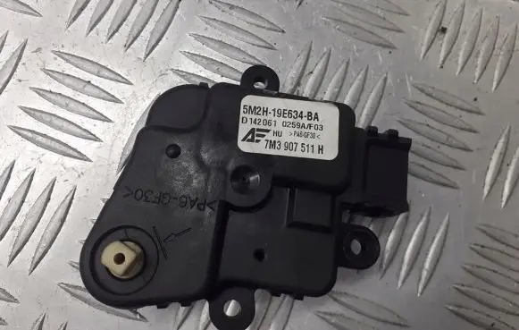 Volkswagen Sharan A/C air flow flap actuator/motor 5M2H-19E634