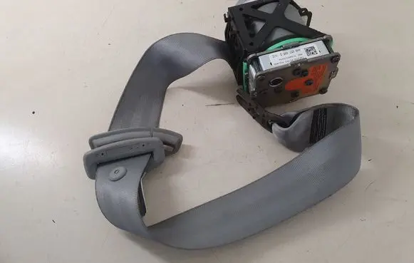Rear seatbelt