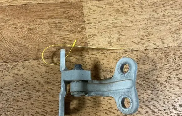 Volvo V50 Front door lower hinge 30784890 A046572
