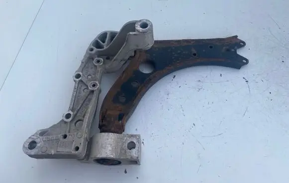 Volkswagen Golf V Front lower control arm/wishbone 1K0407190E
