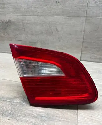 Tailgate rear/tail lights