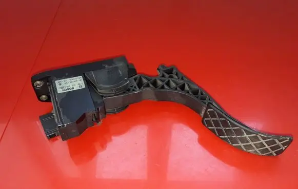 Skoda Fabia Mk1 (6Y) Accelerator throttle pedal 6Q1721503 0281002378