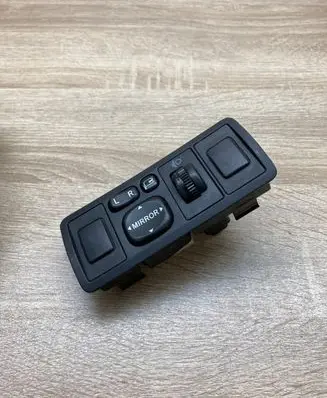 Toyota Avensis T250 Wing mirror switch 777669 183575