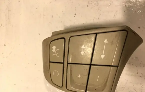 Volvo S80 Steering wheel buttons/switches 30768069