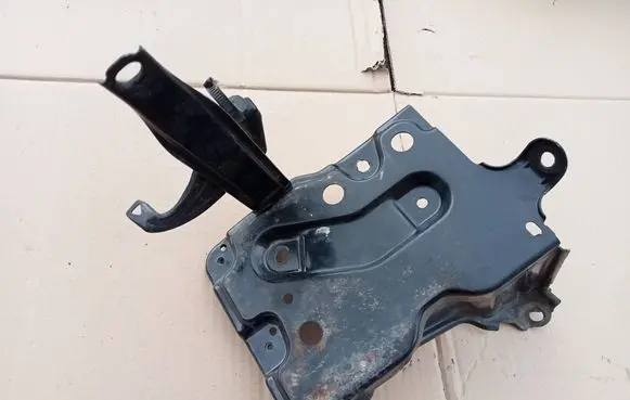 Toyota Yaris Battery box tray 121212
