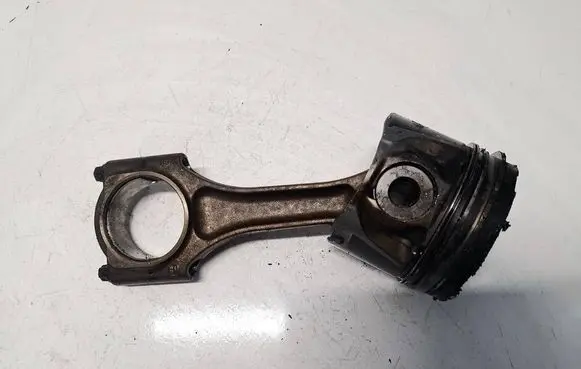 Opel Vectra B Piston with connecting rod 
