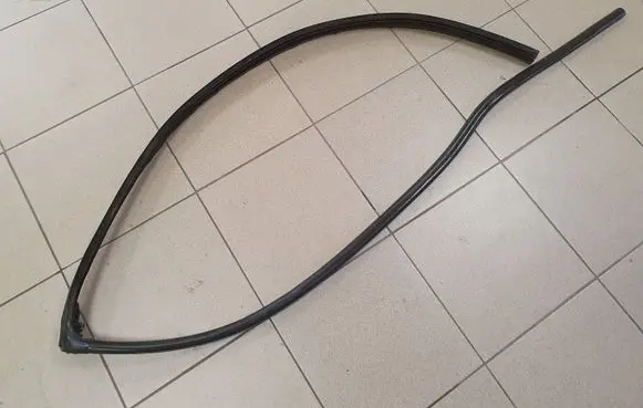 Opel Vivaro Front door rubber seal