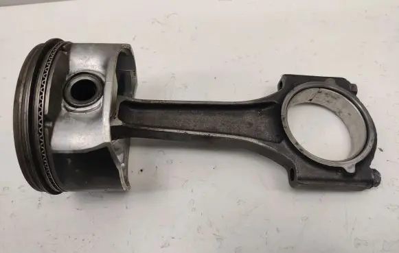 Dodge Challenger Piston with connecting rod 53021539AD 05086011AA 05086011AB