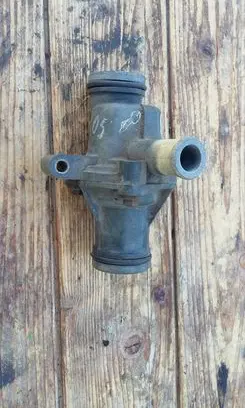 Opel Calibra Thermostat housing