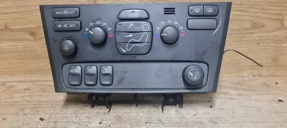 Volvo V70 Climate control unit 8682930