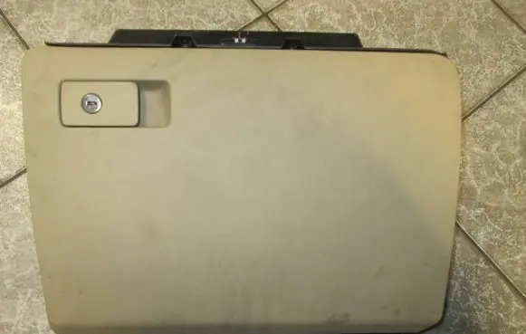 Volkswagen PASSAT B6 Glove box
