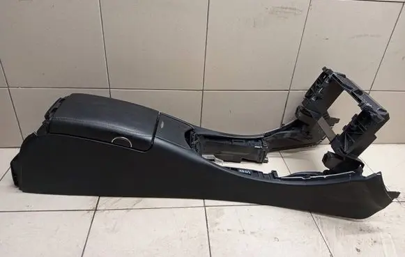 Mercedes-Benz CLS C219 Center console A2196800150 A2196800350