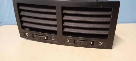 Volkswagen Touareg I Dash center air vent grill 7L6819203D