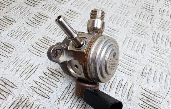 Audi A1 Fuel injection high pressure pump 05E127027A
