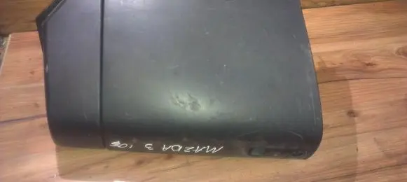 Mazda 3 I Glove box nenusttyta