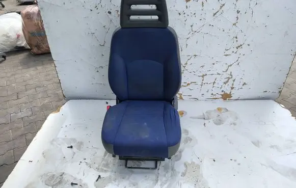 Iveco Daily 35.8 - 9 Front driver seat
