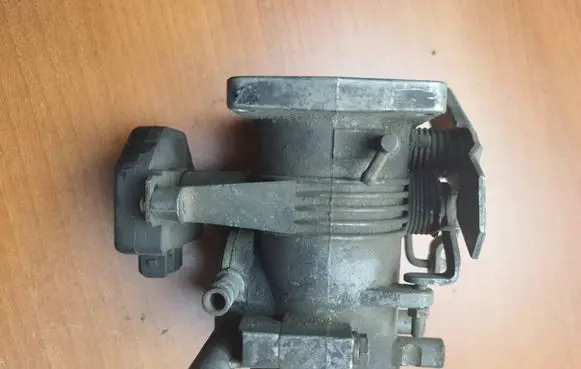 BMW 3 E30 Throttle body valve 1717894