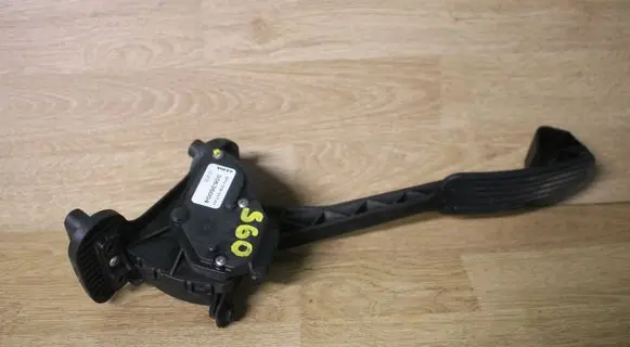 Volvo V70 Accelerator throttle pedal 6PV00853701 30636004