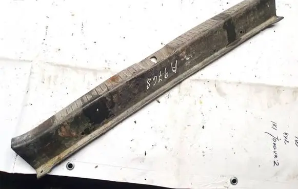 Toyota Avensis T220 Other trunk/boot trim element 5838705060 58387-05060