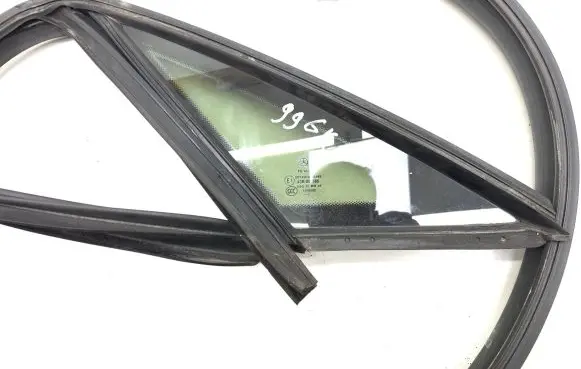 Mercedes-Benz E C207 W207 Rear side window M540AS2