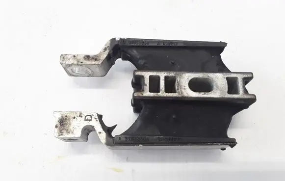 Volvo XC90 Engine mount bracket 31330594