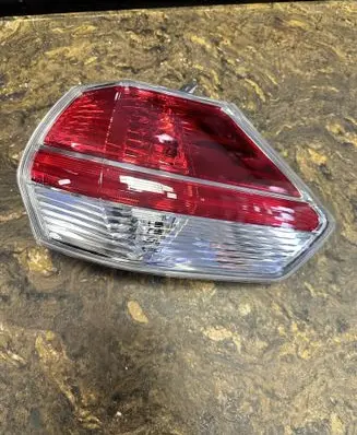 Nissan X-Trail T32 Rear/tail lights 22017939