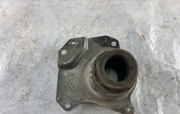 Volkswagen Polo III 6N 6N2 6NF Engine mount bracket 6N0199561F