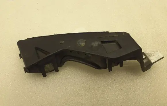 Volkswagen PASSAT B6 Front bumper mounting bracket 3C0807505